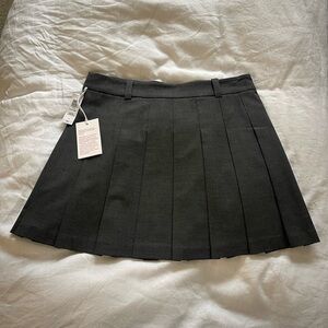 Aritzia Pleated Mini Skirt (10)